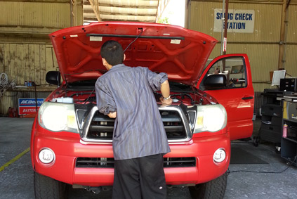 Mechanic Fixing problems in client's car