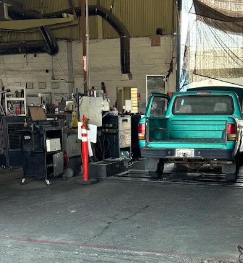 Diagnostic Mechanic Fixing problems in client's car